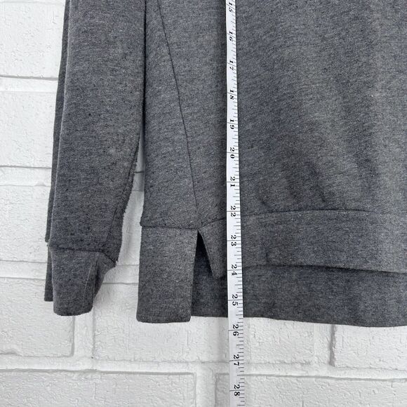 Juicy Couture Women Sweatshirt Medium Gray Graphic Lips Sequin Pullover Vintage - Picture 4 of 7